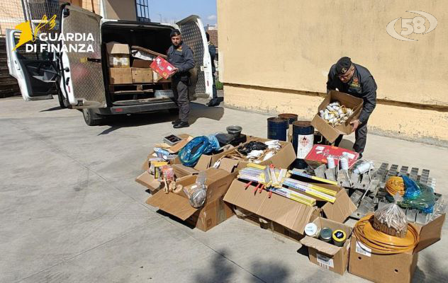 A bordo del camion con oltre 100 chili di materiale esplosi ed esplodente. Arrestato dalla Finanza