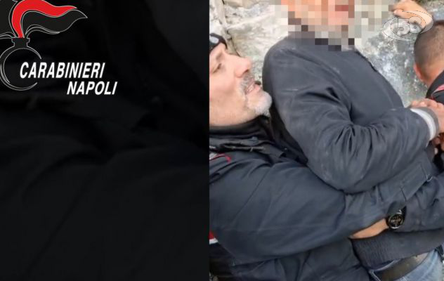 Sospeso nel burrone, a centinaia di metri dalla strada. 48enne salvato dai Carabinieri. In un video la sequenza del salvataggio