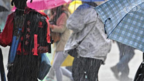 Venti forti, precipitazioni anche a carattere di temporali: ordinanza di chiusura di villa, parchi e cimitero