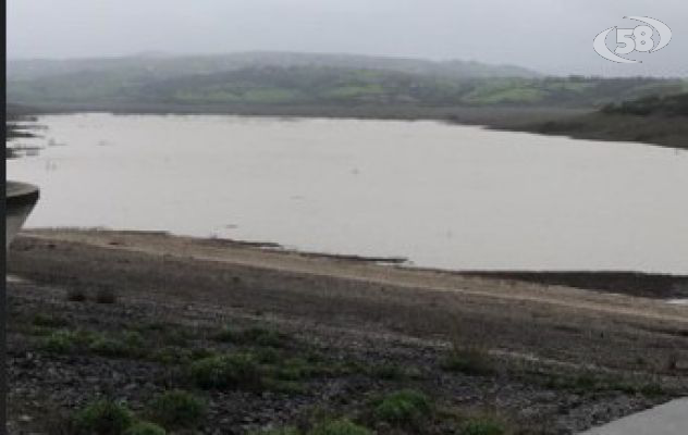 Maltempo e piena del fiume Tammaro, la Diga blocca l'enorme flusso di acqua 