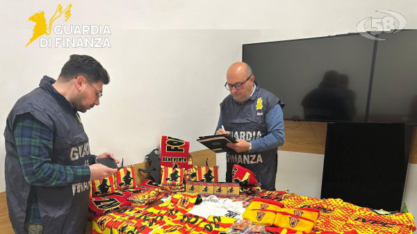 La Finanza sequestra in un negozio sciarpe e gadget contraffatti 