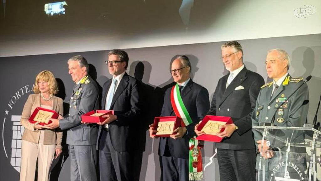 Inaugurato “Forte Aurelia”. Cerimonia solenne con il generale della Guardia di Finanza De Gennaro, i ministri Giorgetti e Giuli/VIDEO