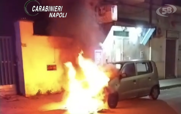 Paura nella notte. Si addormenta nell’auto, il veicolo prende fuoco. Salvato dai Carabinieri