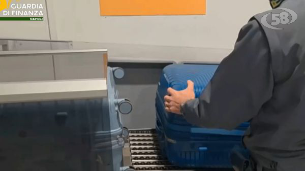 Finanza e Agenzia delle Dogane scovano oltre 100 chili di sigarette di contrabbando nella valigia di due passeggeri/VIDEO