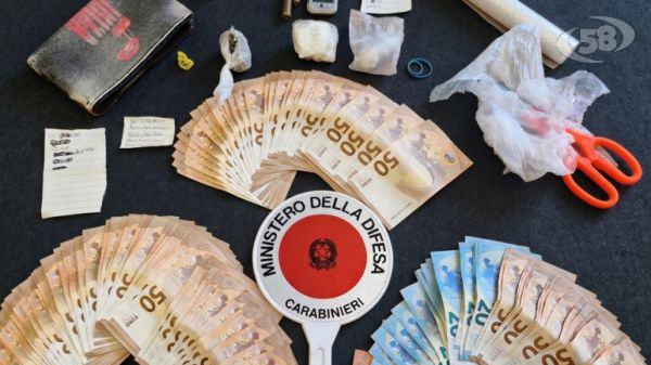 Blitz antidroga, giovane nasconde cocaina nell'armadio. Trovati anche 7mila euro in contante. Arrestato 23enne