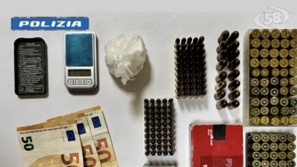 Cocaina e oltre 200 proiettili nascosti in auto: arrestato 36enne