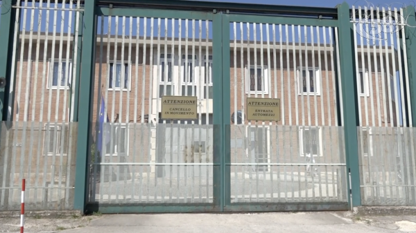 Carcere di Avellino, sequestrati droga e smartphone