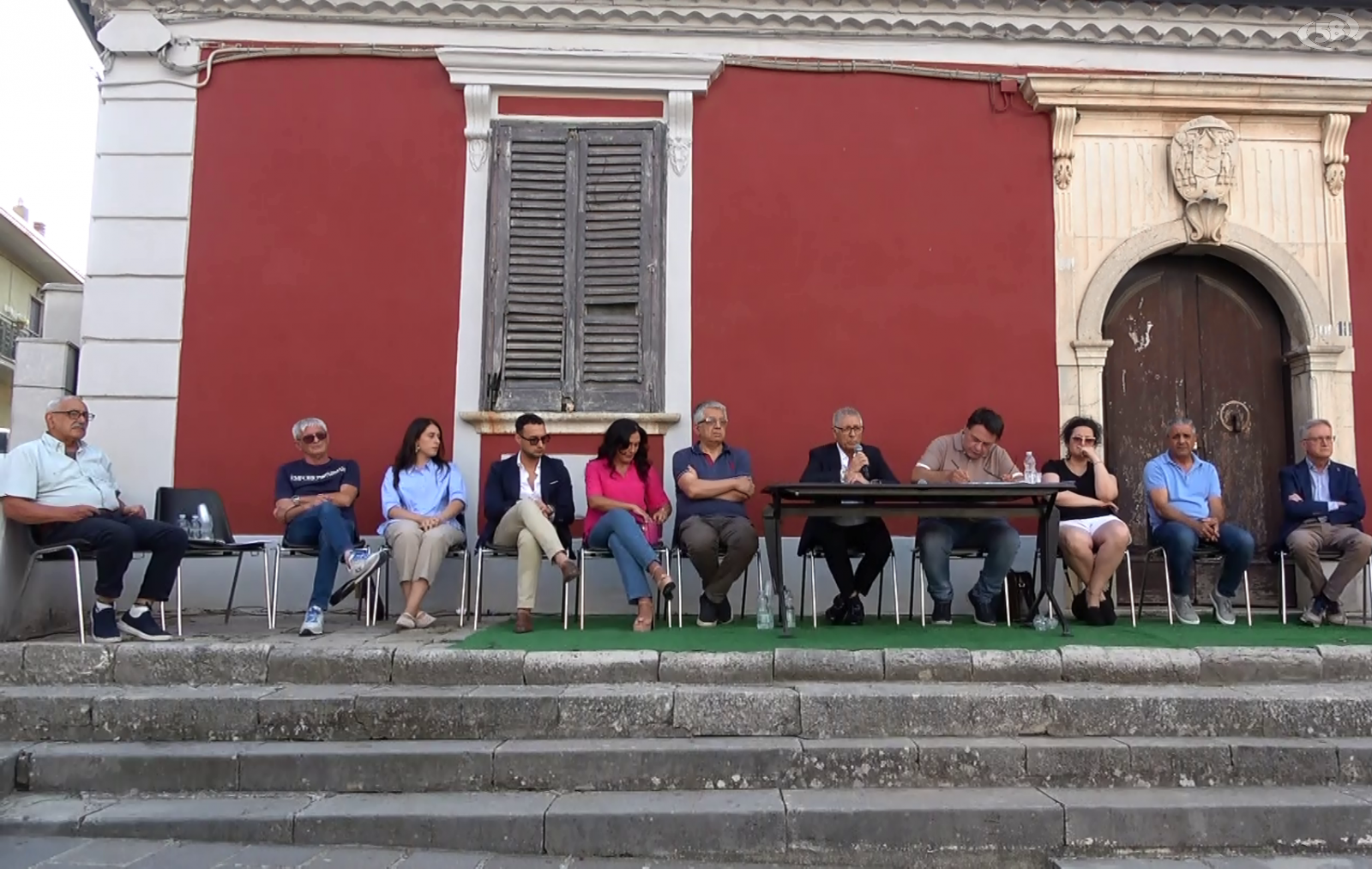 Sturno ribadisce il NO all'antenna: consiglio comunale straordinario in Piazza Aufiero