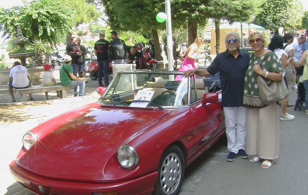 Irpinia Tour, a Villanova successo per la terza edizione: in mostra auto storiche, moto d'epoca e supercar