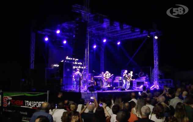 Grottaminarda canta con i Nomadi: una serata da ricordare/VIDEO