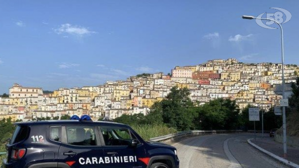 Uso di Sostanze Stupefacenti e Porto Abusivo di strumenti atti ad offendere: i Carabinieri denunciano un 29enne