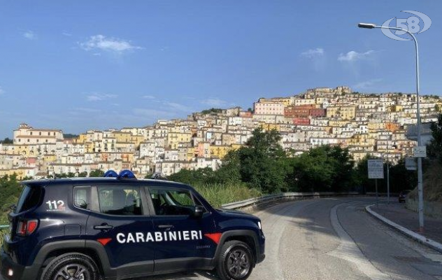 Uso di Sostanze Stupefacenti e Porto Abusivo di strumenti atti ad offendere: i Carabinieri denunciano un 29enne