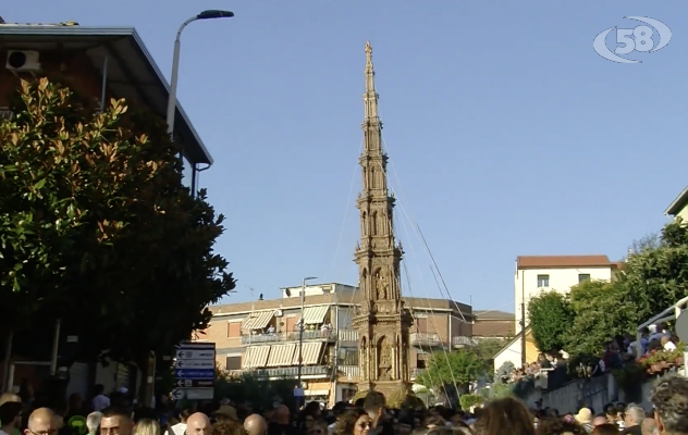 Fontanarosa, il fascino del Carro: in migliaia per la grande tirata /VIDEO