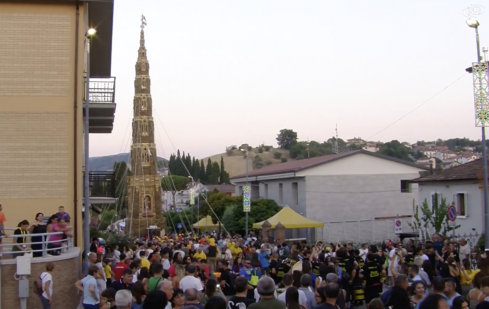Sfila il Giglio di Flumeri, fede e devozione /VIDEO