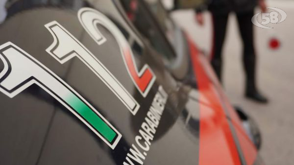 In auto con un coltello a scatto di oltre 30 centimetri: 20enne denunciato dai Carabinieri