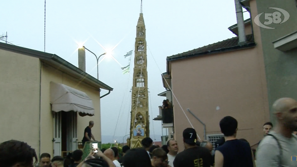 A Villanova del Battista sfila il Giglio in onore di San Giovanni /VIDEO