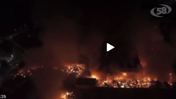 Incendio ad Airola, riunione di coordinamento. Zabatta: "Massima attenzione alla popolazione. Restano in vigore le misure precauzionali"/VIDEO