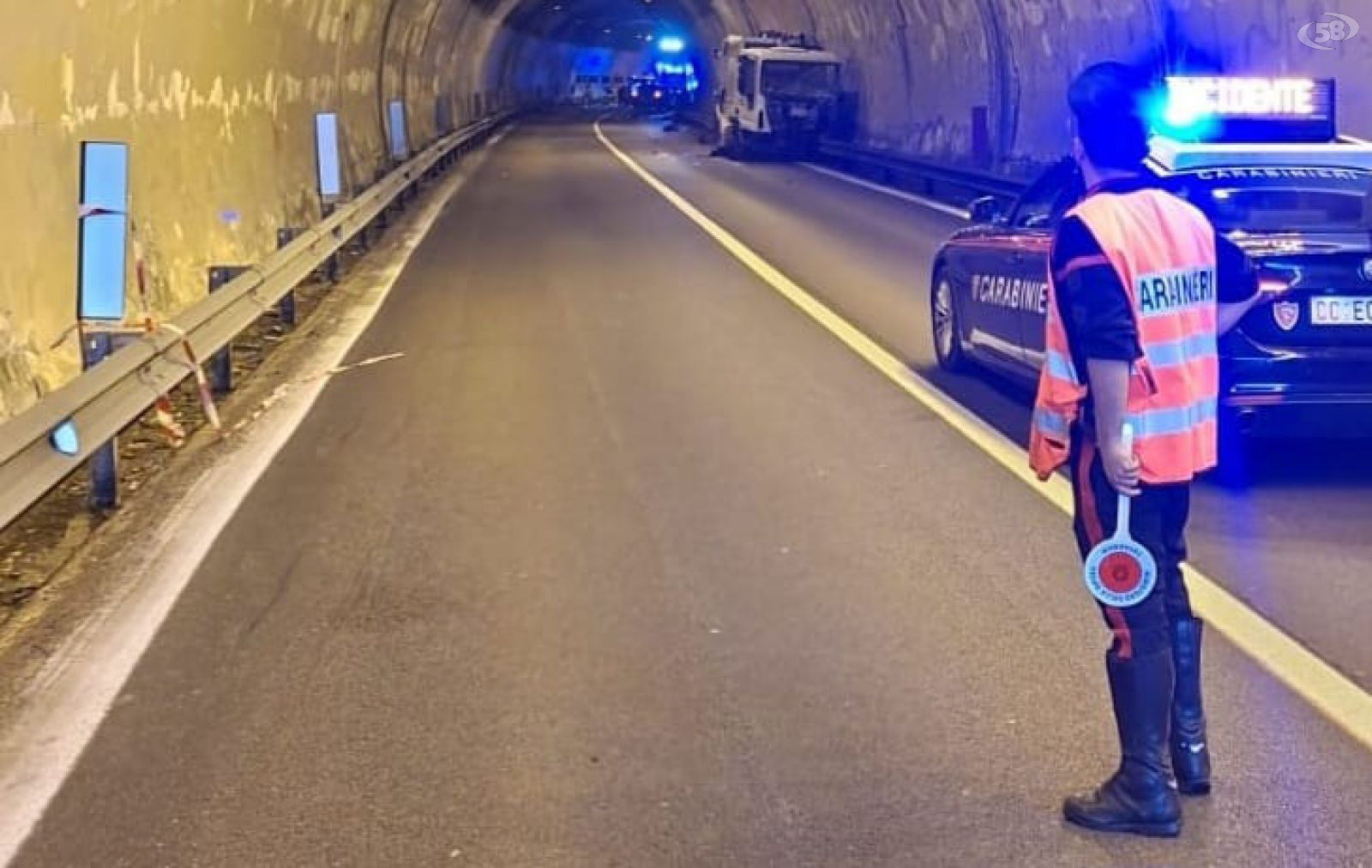 Scontro tra auto e comparatore rifiuti, muore 46enne