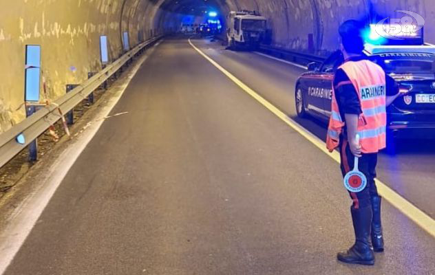 Scontro tra auto e comparatore rifiuti, muore 46enne