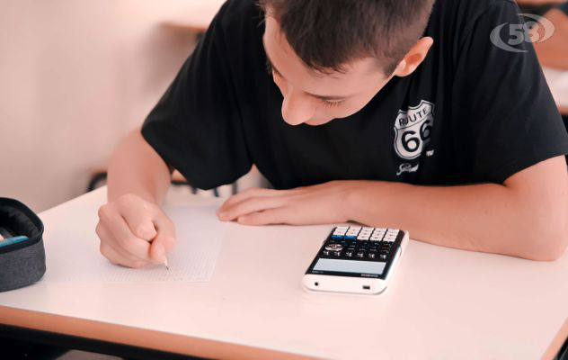 Scuola al via, i sei consigli dell’esperto per scegliere la calcolatrice giusta: la guida di Skuola.net