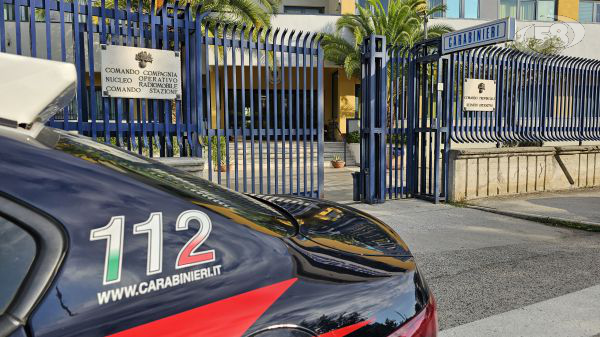 Droga e un lampeggiante blu in casa: deferito dai carabinieri