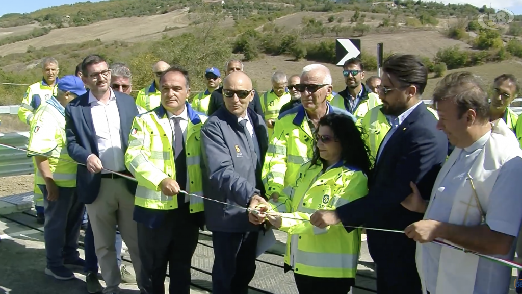 Greci, riaperto al traffico il viadotto sulla Statale 90 bis