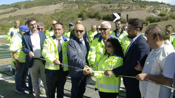 Greci, riaperto al traffico il viadotto sulla Statale 90 bis