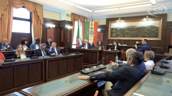 Ariano, la maggioranza conferma "piena fiducia" al sindaco
