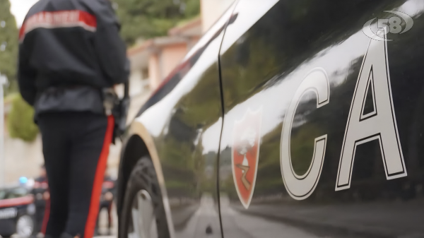 Picchia la compagna incinta davanti al figlio di 3 anni. "Volto insanguinato e tumefatto". I Carabinieri arrestano 27enne