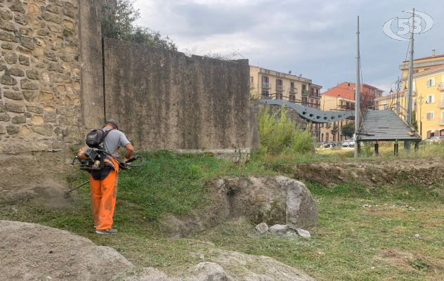 Avellino, decespugliamento e pulizia nell’area del Castello
