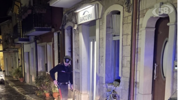 Lacedonia, colpo nella notte: assalto allo sportello bancomat