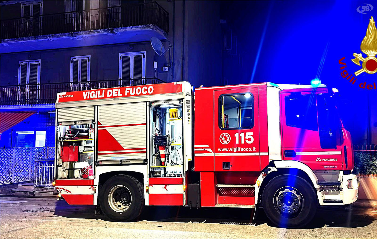 Grotta, incendio in un'abitazione: anziano salvato dai caschi rossi