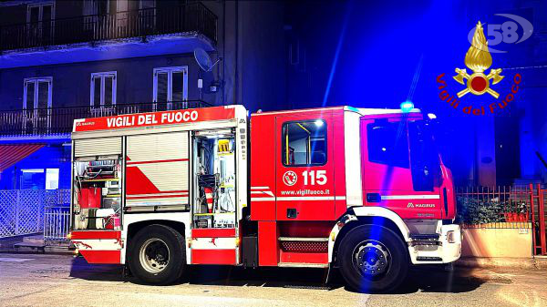 Grotta, incendio in un'abitazione: anziano salvato dai caschi rossi
