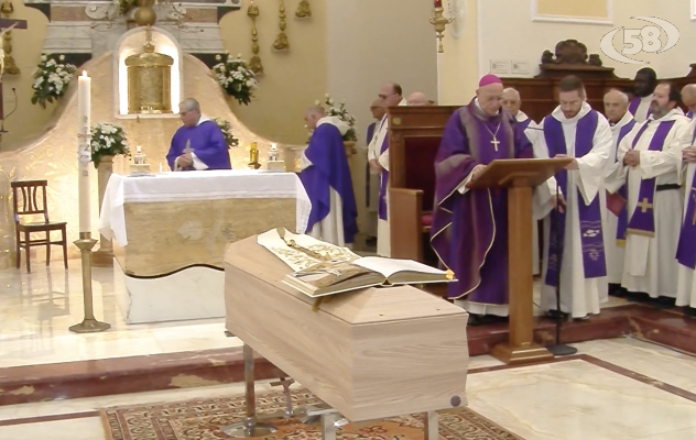 La comunità di Carpignano saluta Padre Antonio Venuta: lutto cittadino a Grotta
