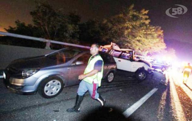 Incidente Monteforte, interrogati gli occupanti delle auto. Attesa per l'autopsia dell'autista