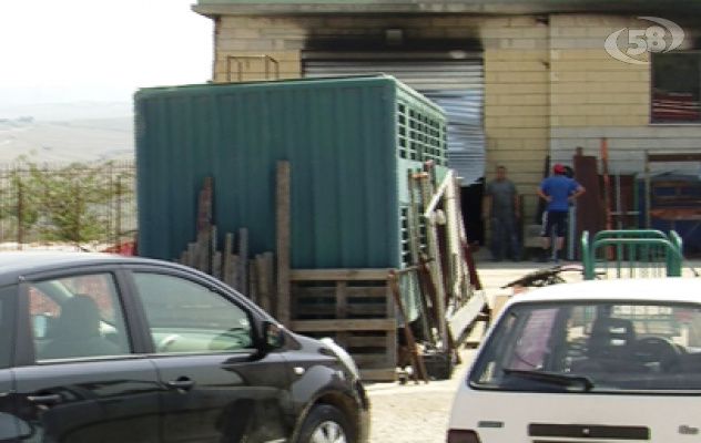 Ariano, attentato incendiario a Camporeale: presa di mira un'officina. S'indaga/FOTO/VIDEO