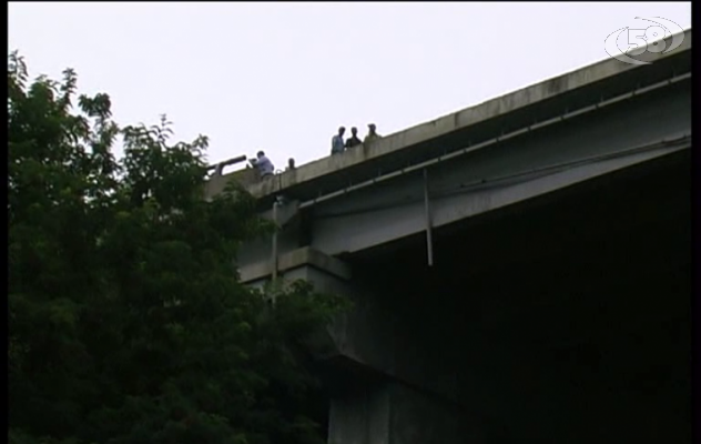 Strage sull'A-16, periti a lavoro sul viadotto della morte/VIDEO Fuga di notizie, l'ira della Procura