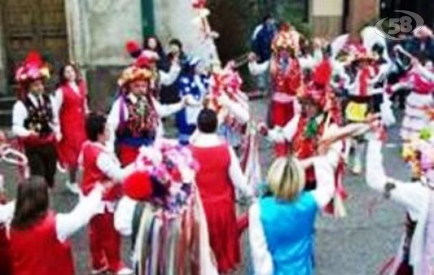 Giapponesi a lezione di tarantella a Montemarano