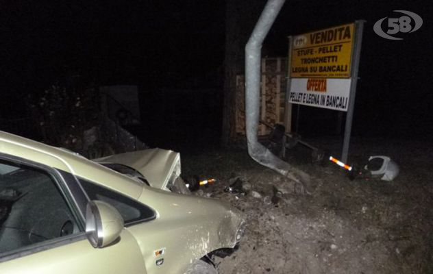18enne di Ariano finisce contro un palo della luce a Grottaminarda