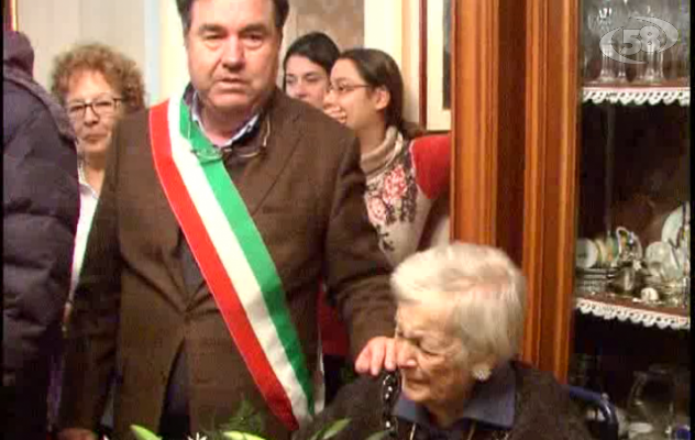 Zungoli brinda ai cento anni di Fiorina, moglie el compianto sindaco Bucci/VIDEO