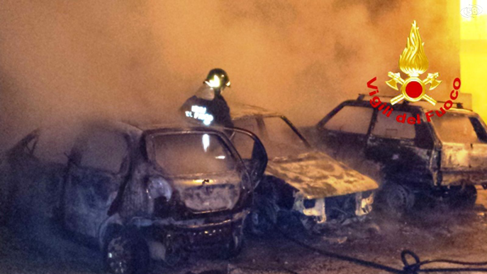 Vigili del fuoco-incendio auto