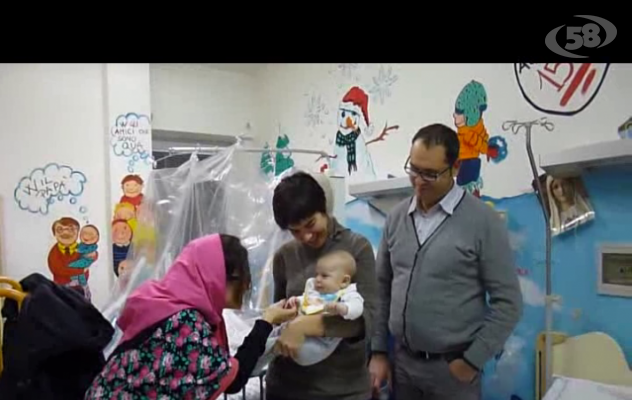 Ariano, la Befana porta doni ai bambini del reparto di pediatria/VIDEO