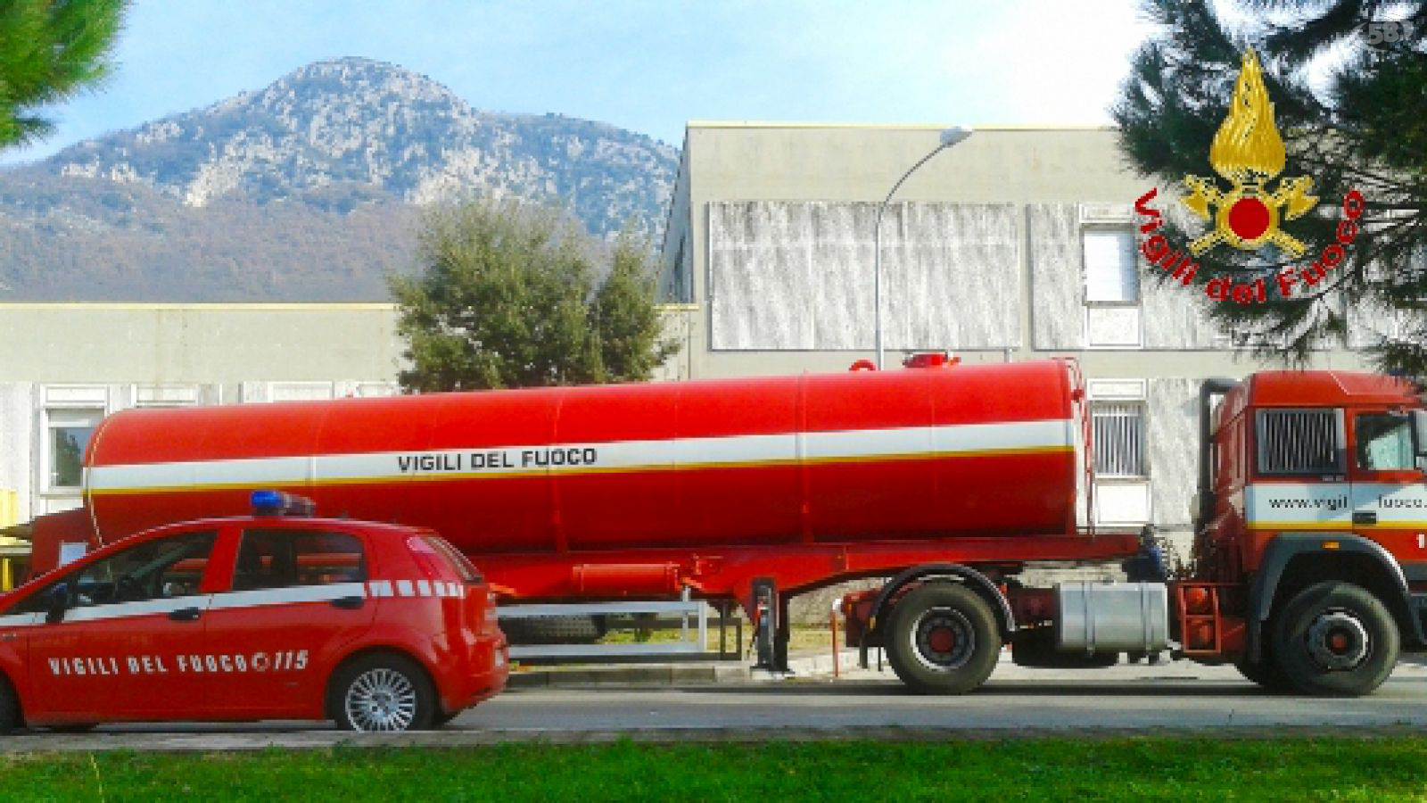 vigili del fuoco autobotte