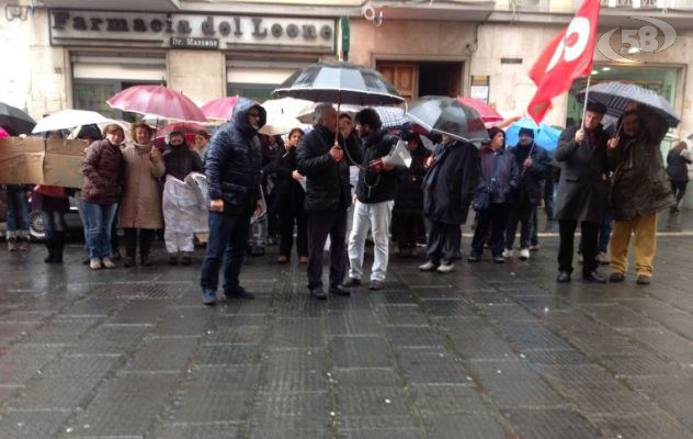 Assistenza negata, Cgil e operatori di nuovo in piazza: ''Florio dimettiti''