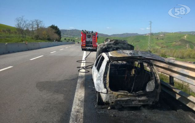 Grottaminarda, auto in fiamme sull'A16