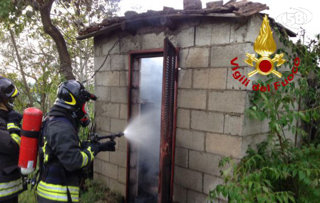 Grottaminarda, incendio in un campo agricolo