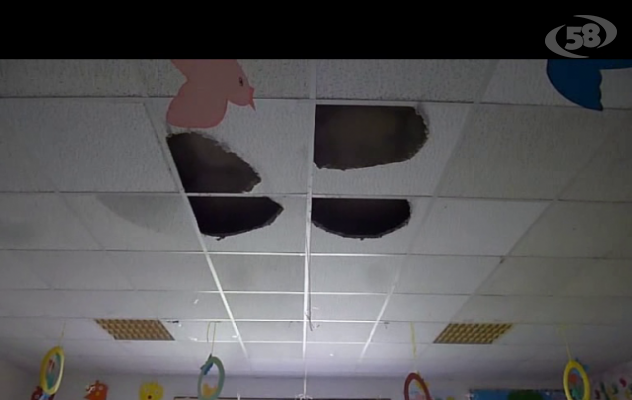 Ariano, giù il controsoffitto della scuola: pericolo scampato/VIDEO