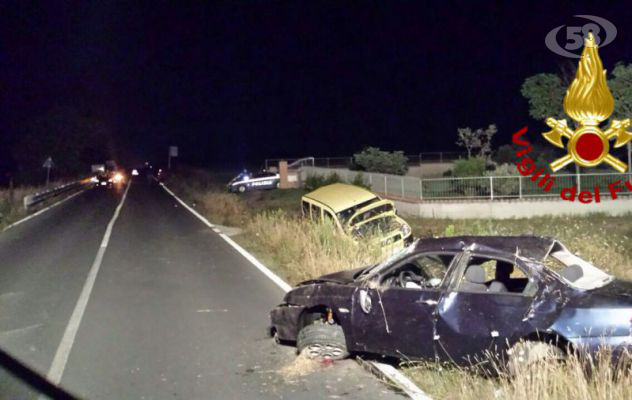 Ariano, scontro nella notte: tre in ospedale/FOTO