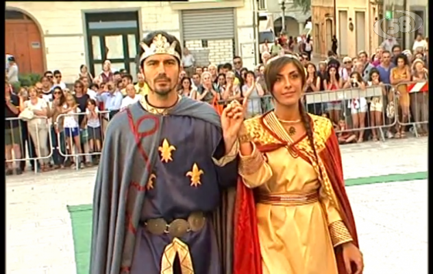 Sante Spine, edizione trionfale: in migliaia per il corteo storico/VIDEO