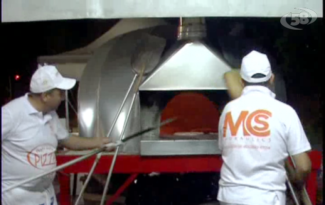 Ariano, boom di presenze per la Festa della Pizza. Stasera lo spettacolo di Federico Salvatore/VIDEO